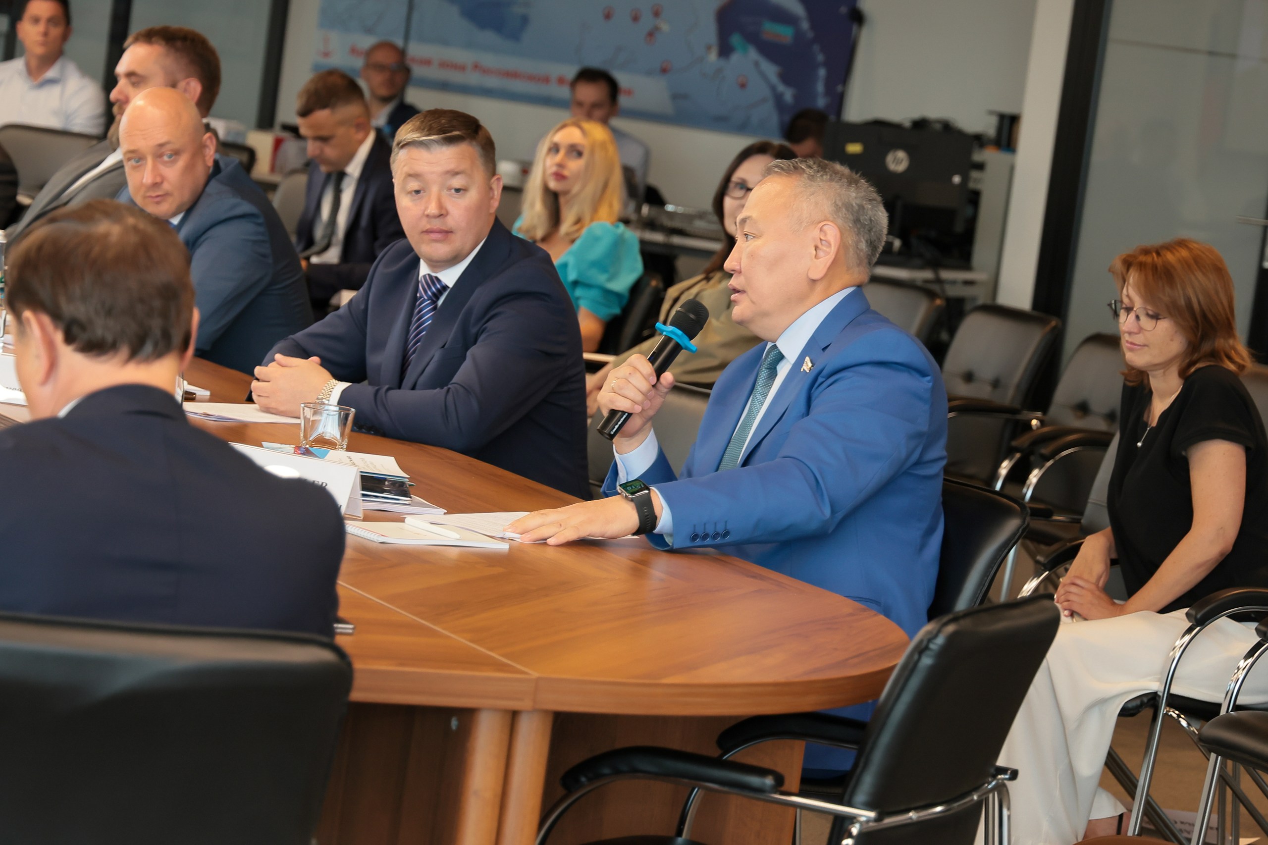 Представители власти и бизнеса